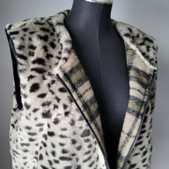 YEST Reversible  Plaid/Leopard Print Vest NWT Sz 6 - Picture 11 of 13